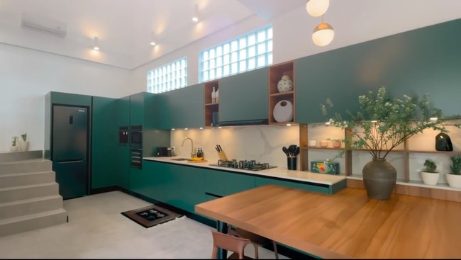 Hijau menjadi tema warna dapur rumah Raisa dan Hamish Daud. (Foto: Instagram/@raisa6690)