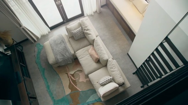 Rumah Raisa dan Hamish memang tak sebesar istana. Namun, ceiling yang tinggi membuat dalam rumah tampak lapang. (Foto: Instagram/@raisa6690)