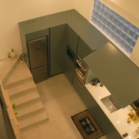 Dapur Raisa tampak atas. Tangga menuju lantai dua berada di dapur. (Foto: Instagram/@raisa6690)