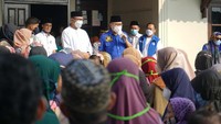  Selain memberikan zakat dan sedekah, Zulhas juga memberikan beasiswa kepada anak-anak yang ingin menghafal Al-Quran. 