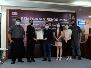 Sasa Pecahkan Rekor MURI Masak 21 Ribu Nasi Goreng untuk Buka Puasa