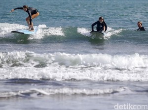 Marak WNA Bekerja Ilegal di Bali, Jadi Fotografer hingga Guru Surfing