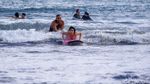 Serunya Belajar Sufing di Pantai Kawasan Canggu Bali