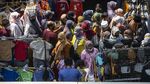 Duh, Skybridge Tanah Abang Ramai Banget