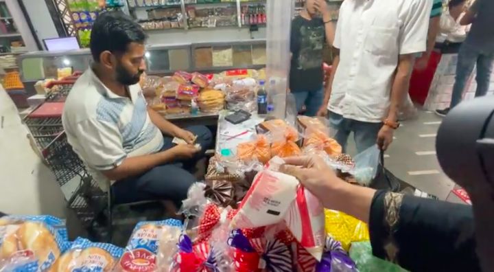 Suasana Ngabuburit dan Cari Takjil di India, Ada Gorengan Juga Lho!