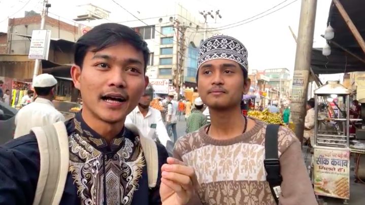 Suasana Ngabuburit dan Cari Takjil di India, Ada Gorengan Juga Lho!