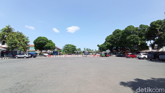 Suasana Terminal Pangandaran tampak lengang.