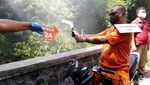 Tersangka Pembacokan Pegawai Pertamina Ikut Jalani Rekonstruksi