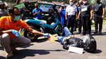 Tersangka Pembacokan Pegawai Pertamina Ikut Jalani Rekonstruksi