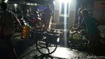Truk Tangki Terguling, Warga Rebutan Minyak