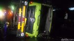 Truk Tangki Terguling, Warga Rebutan Minyak