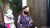 Dengan setia Tsania Marwa menantikan sang buah hati. Foto: Pingkan (detikHOT)