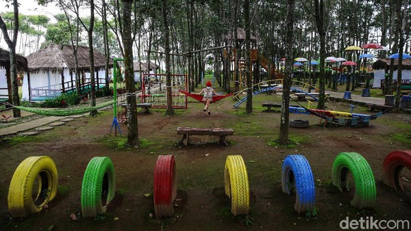 Kawasan Agro Wisata Kampung Karet masuk sebagai wisata edukasi yang cocok untuk liburan bersama teman dan keluarga. Kawasan Agro Wisata Kampung Karet masuk sebagai wisata edukasi yang cocok untuk liburan bersama teman dan keluarga.