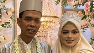 Foto: Gaya Istri Baru Ustaz Abdul Somad, Menikah Pakai Mahkota