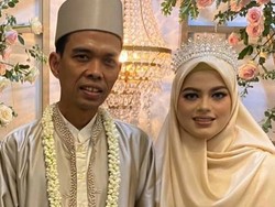 Foto: Gaya Istri Baru Ustaz Abdul Somad, Menikah Pakai Mahkota