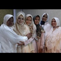 Fatimah Az Zahra Salim Barabud diperkenalkan kepada Ustaz Abdul Somad oleh seorang kiai pesantren tempat Fatimah mengabdi di Pondok Modern Darussalam Gontor Putri, Mantingan, Ngawi. Fatimah merupakan seorang penghapal Alquran. (Foto: Instagram)