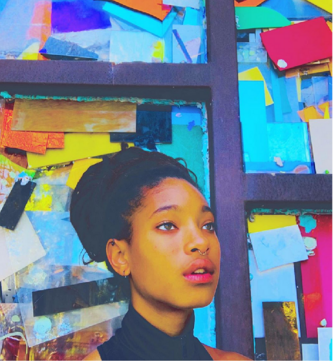 Putri Will Smith dan Jada Pinkett Smith, Willow Smith mengaku penganut hubungan poliamori. Poliamori adalah hubungan yang memiliki pasangan lain, meskipun orang tersebut memiliki pasangan komitmen. Dalam hubungan poliamori bahkan bisa memiliki hubungan dengan sesama jenis pada salah satu pasangan.  Foto: dok. Instagram