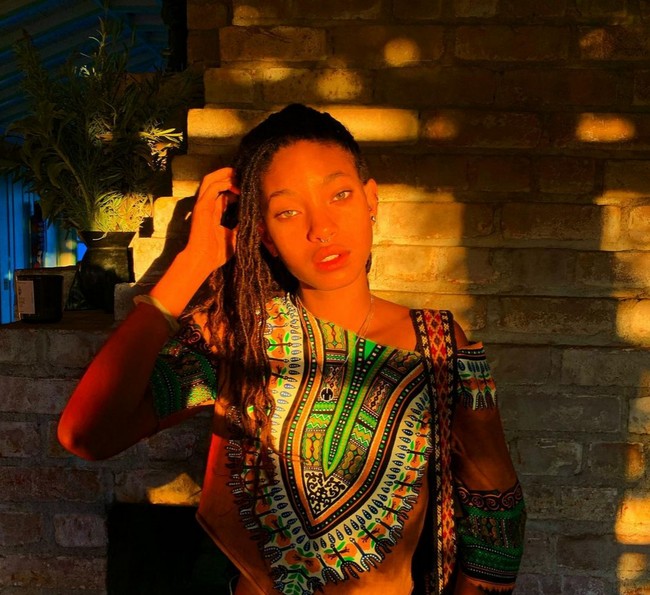 Sebelumnya, Willow pun mengaku bahwa dia adalah biseksual. Dia mengaku bahwa pria dan wanita adalah individu yang setara.  Aku mencintai pria dan wanita secara setara. Jadi aku ingin satu pria, satu wanita, jelasnya.  Foto: dok. Instagram