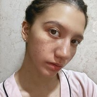 Cassandra Lee sempat terlihat mengunggah foto wajahnya tanpa pulasan makeup dan saat sedang berjerawat. Foto tersebut justru membuatnya tetap terlihat cantik natural. Bagaimana menurutmu? Foto: Instagram/@cassandraslee