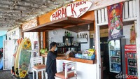 Jika wisatawan ingin belajar olahraga surfing, bisa langsung datang ke Barack Beach Bar untuk mendapatkan pelatihan singkat dari instruktur surfing.  