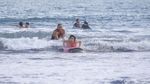 Ngabuburit Sambil Asik Belajar Surfing di Pantai Canggu