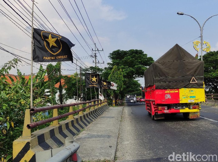 Hingga saat ini, DPD PAN Lamongan belum mendapat informasi apakah ada kader yang menyeberang ke Partai Ummat. Partai Ummat merupakan partai yang dideklarasikan Amien Rais di Yogyakarta, Kamis (29/4).