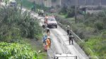 Bersih-bersih Lumpur Erupsi Dieng
