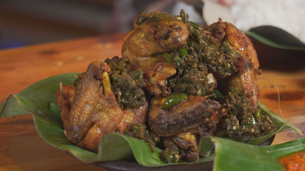 Bikin Laper! Tonton Dimas Beck Makan Ayam Pedas Nampol dan Dapatkan Rp500 Ribu!