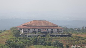 Bangunan ini dulunya akan digunakan sebagai sekolah shaolin yang akan dijadikan neurosains. Foto: Agung Pambudhy