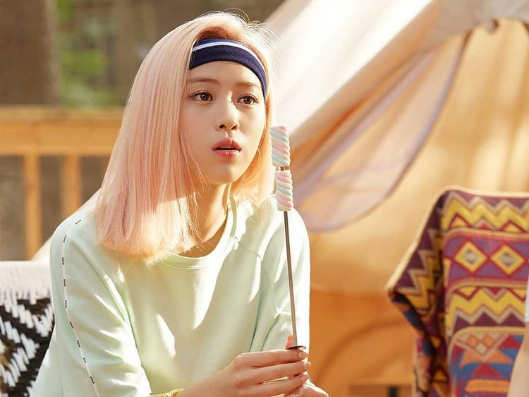 Cantiknya Ryujin ITZY Saat Pemotretan Bareng Es Krim hingga Marshmallow