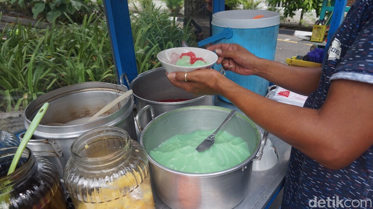 Cukup Rp 5 Ribu Bisa Berbuka dengan Es Jaipong yang Segar Manis
