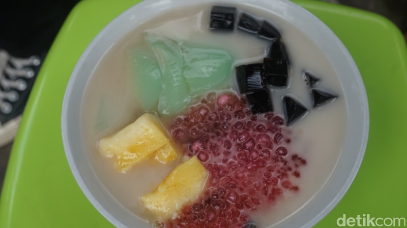 Cukup Rp 5 Ribu Bisa Berbuka dengan Es Jaipong yang Segar Manis