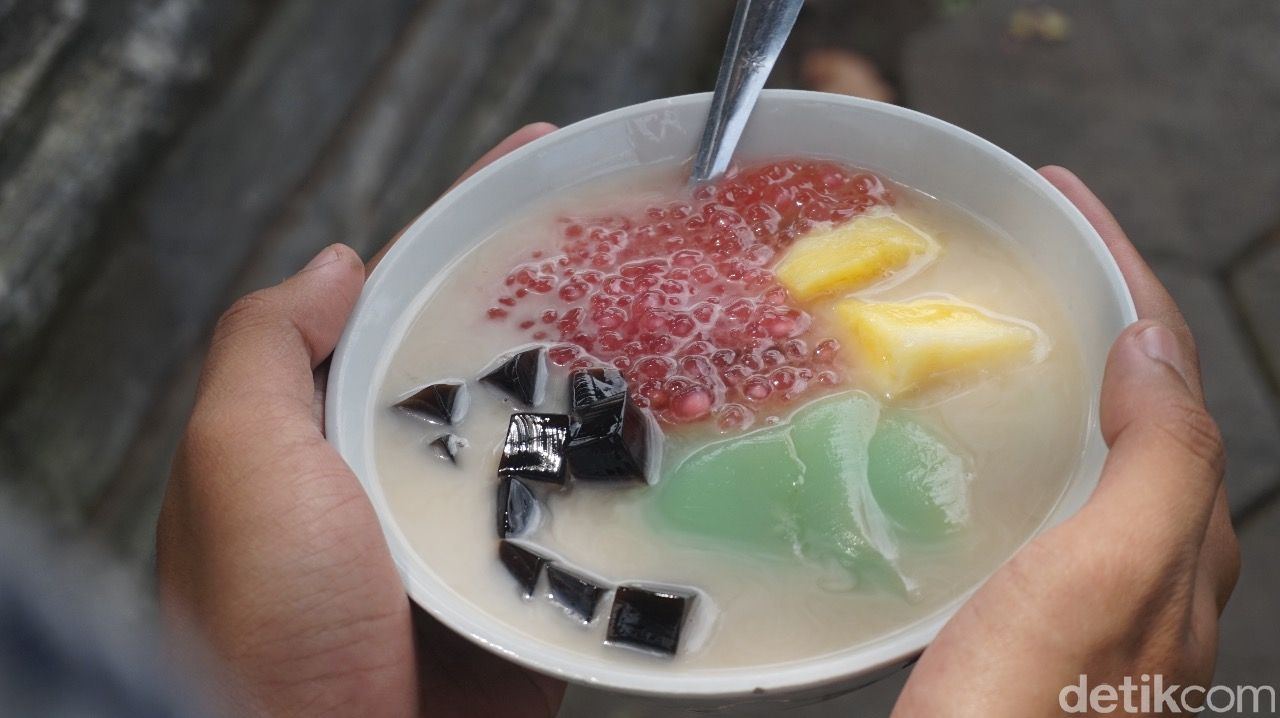 Cukup Rp 5 Ribu Bisa Berbuka dengan Es Jaipong yang Segar Manis