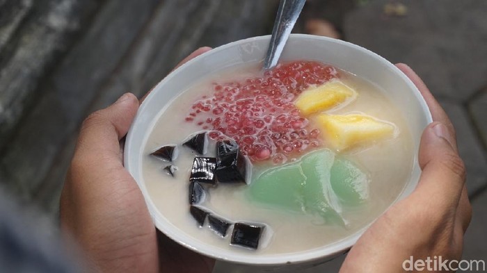 Cukup Rp 5 Ribu Bisa Berbuka dengan Es Jaipong yang Segar Manis