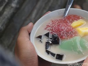 Suegerrr! Buka Puasa Pakai Es Jaipong Warna-warni