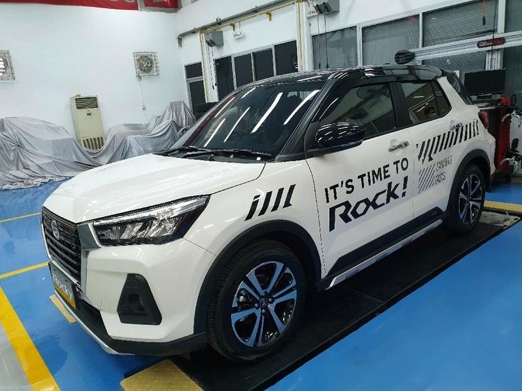 Lihat dari Dekat Daihatsu Rocky yang Baru Meluncur di Indonesia