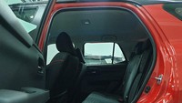 Jok baris kedua Daihatsu Rocky menggunakan model fix. Namun masih cukup nyaman untuk rata-rata postur orang Indonesia. Foto: Luthfi Anshori/detikOto