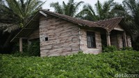 Begini penampakan salah satu vila atau bangunan yang terbengkalai di lokasi proyek Bukit Algoritma.