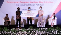 Executive Director Indonesia Business Coalition for Women Empowerment (IBCWE) Maya Juwita,  Direktur PT Bayer Indonesia Kinshuk Kunwar, Kepala Seksi Kesehatan Keluarga Dinkes Provinsi DKI Jakarta dr. M. Fahrizal A, Direktur Eksekutif Mercy Corps Indonesia Ade Soekadis dan musisi Raisa Andriana menjadi nara sumber dalam diskusi dan peluncuran Program Nutrient Gap Initiative serta bantuan suplemen kesehatan bagi 12.500 masyarakat perkotaan di Jakarta, Kamis (29/04/2021).