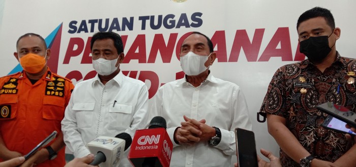 Edy Rahmayadi (kedua dari kanan)-Bobby Nasution (pertama dari kanan)/ Ahmad Arfah-detikcom