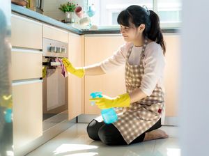 Cuma Modal Soda Kue, Rak Oven Gosong Bisa Kinclong Lagi