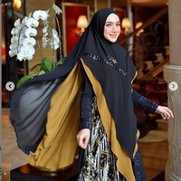 Bahtera rumah tangga mereka bukannya tanpa gonjang-ganjing. Dalam curhatannya di Instagram, wanita 26 tahun ini menulis bahwa pernikahan keduanya pernah mengalami banyak ujian. Foto: Instagram/@_indrigiana_