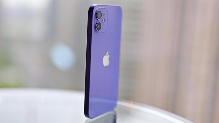 iPhone 12 Ungu