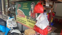 Lokasinya ada di Jalan MT Haryono No 533 A. Peraciknya, Pak Marto mengatakan kalau lunpia ini sudah ada sejak 1984. Foto: detikfood