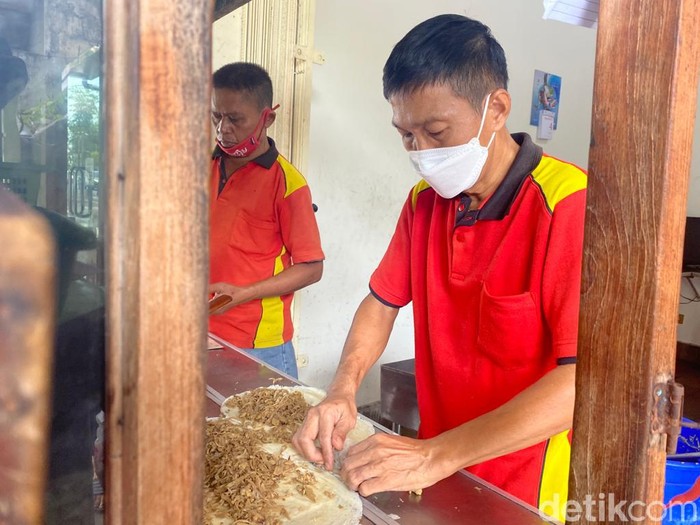 Jajan Lunpia Mataram Semarang yang Terkenal Nikmat Sejak 1984 Jajan Lunpia Mataram Semarang yang Terkenal Nikmat Sejak 1984