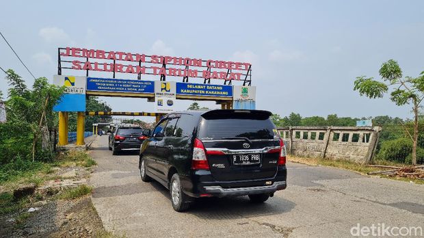 Jalur tol cikampek dan jalan arteri