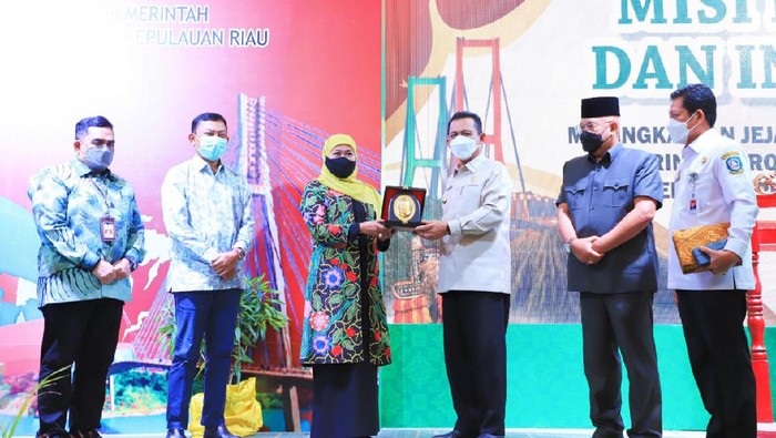 Khofifah Lirik Potensi Bisnis Kepulauan Riau Yang berdekatan dengan Singapura dan Malaysia