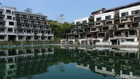 Proyek Bukit Algoritma merupakan bagian dari usulan Kawasan Ekonomi Khusus (KEK) Cikidang. Namun status KEK tersebut masih dalam proses pengusulan. Artinya belum ada penetapan dari pemerintah.