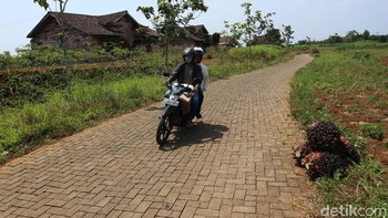 Kondisi jalan di area Bukit Algoritma. Foto: Agung Pambudhy