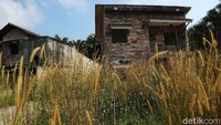 Di lokasi Bukit Algoritma itu, ada bekas gedung sekolah Shaolin yang akan disulap menjadi fasilitas teknologi, yakni Neuroscience Center. 
